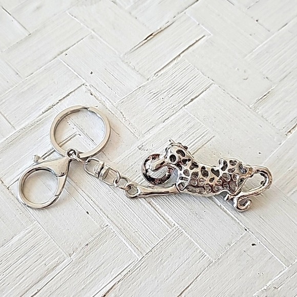 Rhinestone Black and White Cougar Key Chain with Purse Attachment Silvertone - Picture 3 of 5